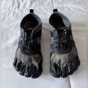 Vibram FiveFingers V-Alpha Gray and Black  Barefoot Size 9.5-10 minimalist